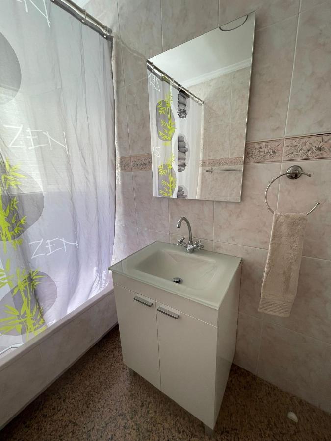 Encantadora Habitacion Privada Cerca Del Mar Málaga Kültér fotó