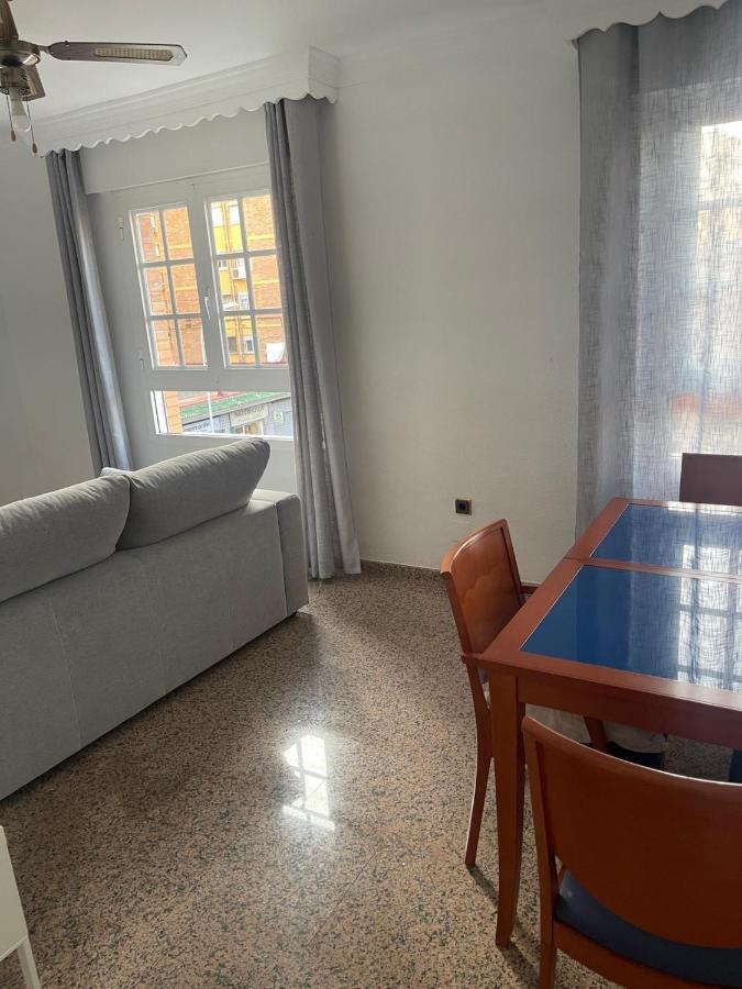 Encantadora Habitacion Privada Cerca Del Mar Málaga Kültér fotó